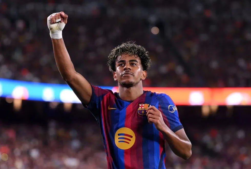 Lamine Yamal, 19 ans, s'est exprimé sur ses performances et ses trophées. L'attaquant du FC Barcelone estime qu'aucun joueur moderne n'a remporté autant de titres à son âge, à l'exception de Pelé.