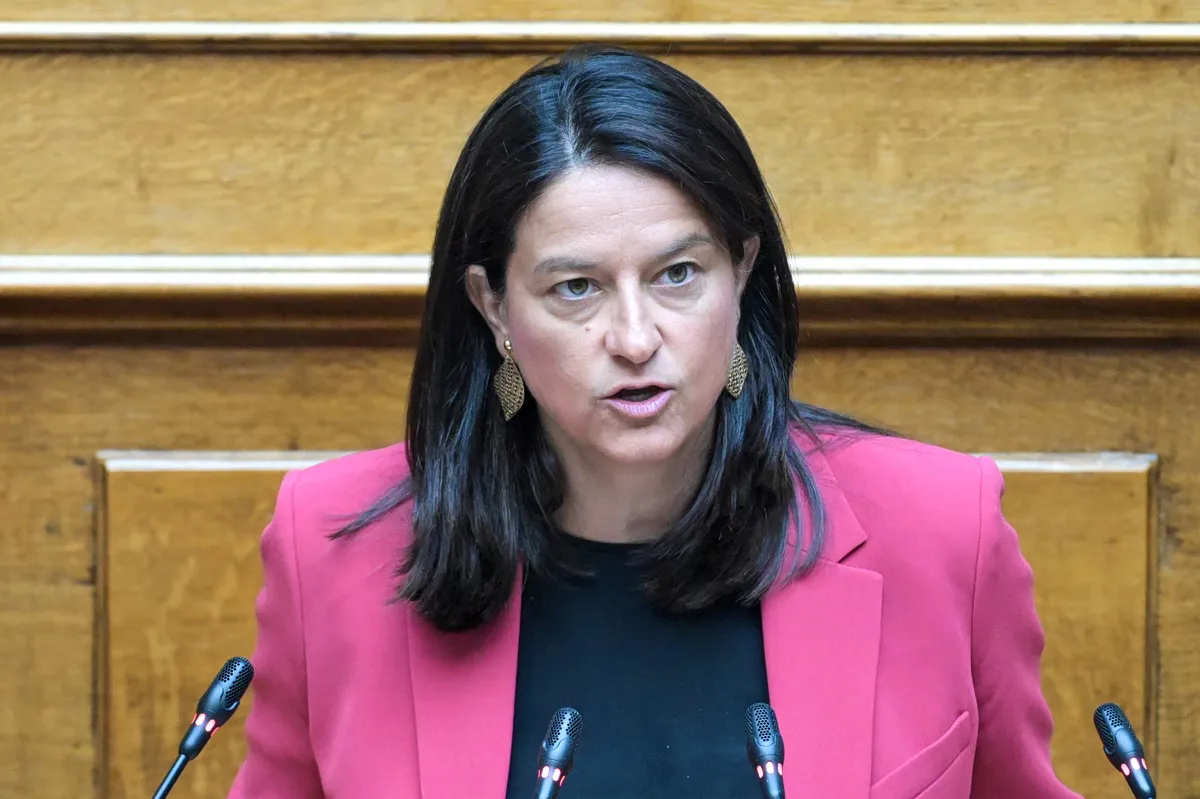Niki Kerameos désavoue Pavlos Marinakis sur l’allocation chômage