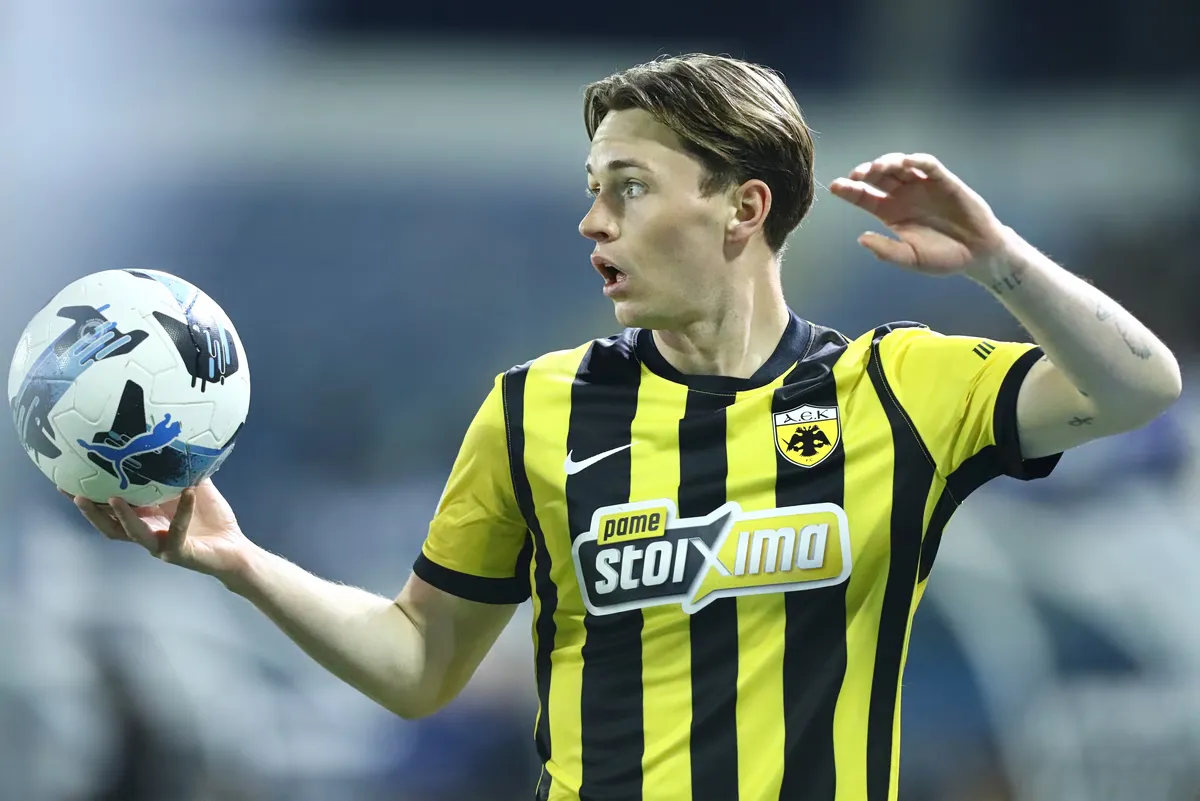 Un accord de prêt se dessine entre l'AEK Athènes et les Rangers pour James Penrice