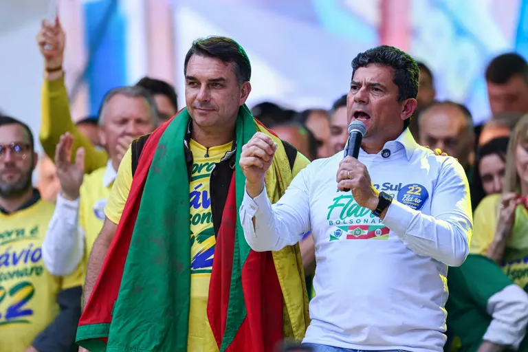Élections au Brésil : Flávio Bolsonaro mène les sondages