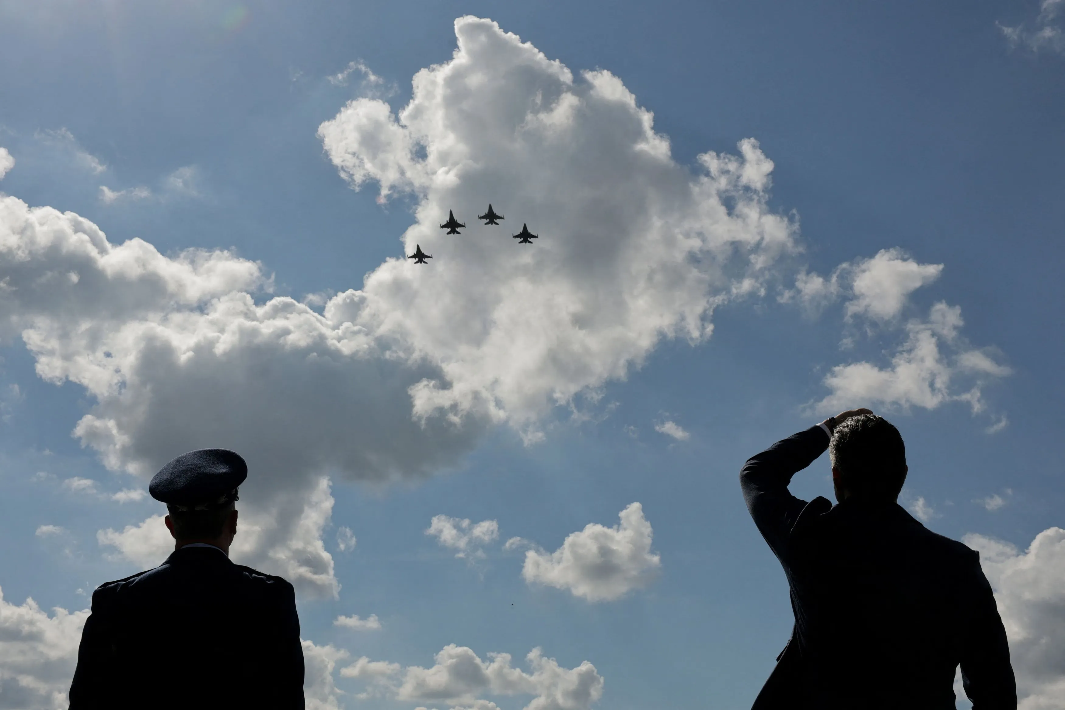 L’intelligence artificielle a produit une information erronée sur la cargaison d’un navire chinois, déclenchant la préparation d’une opération militaire américaine annulée de justesse après vérification humaine.