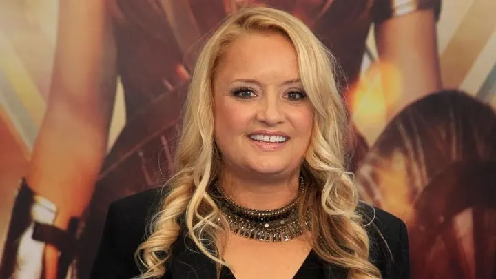 Lucy Davis Partage un Message Inspirant sur sa Lutte Contre le Cancer