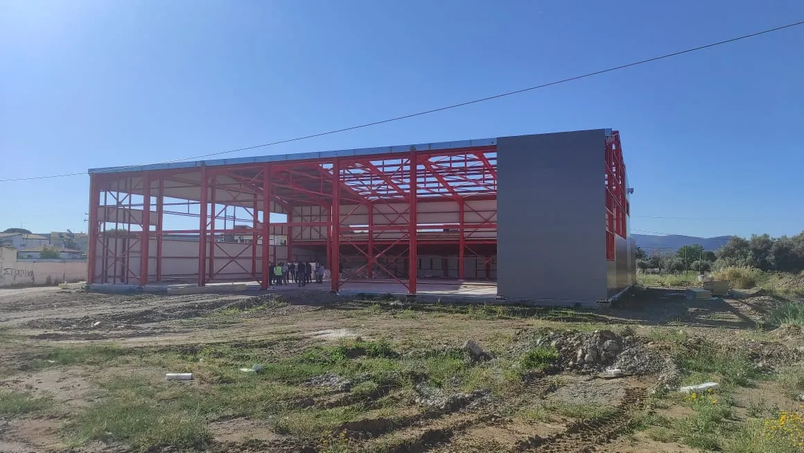 Modernisation des infrastructures sportives à Psachna : Achèvement du gymnase intérieur et construction d'un terrain auxiliaire