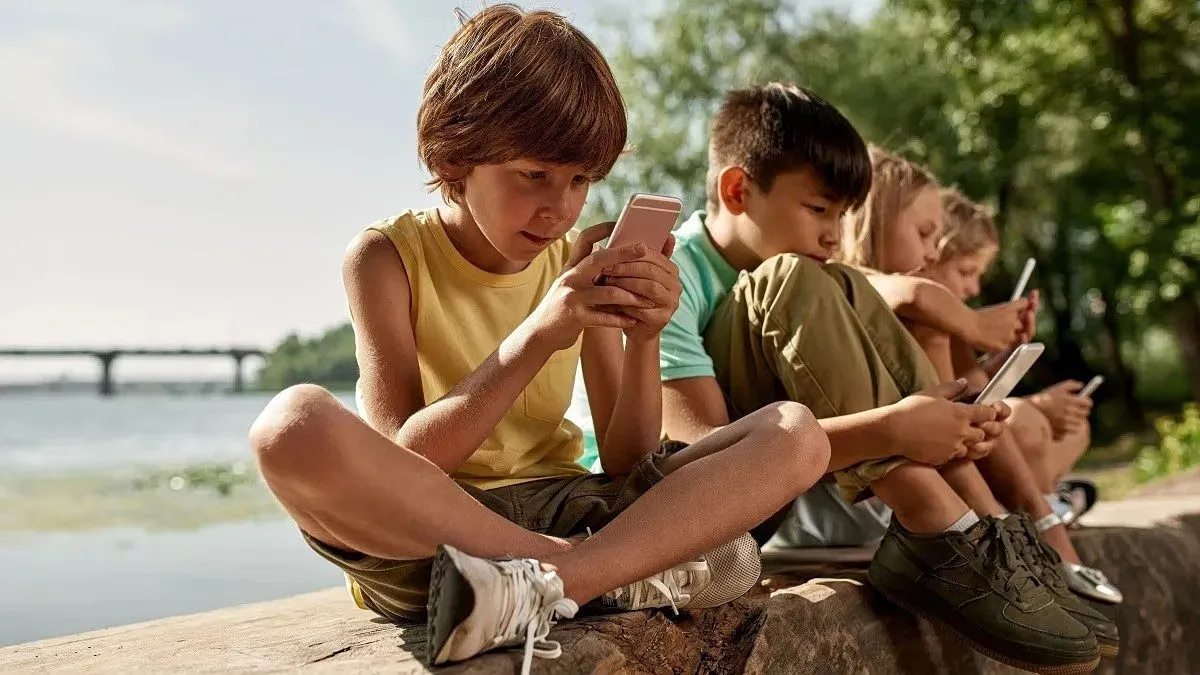 Réseaux sociaux moins de 15 ans : la Grèce durcit ses règles