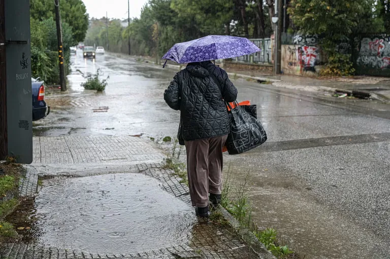 Météo Grèce : pluies, orages et poussière africaine ce 22 octobre 2026