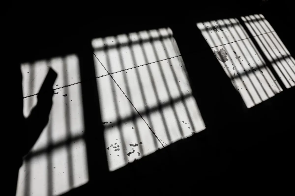 Opération policière d'envergure dans les prisons d'Amfissa et Malandrino : découvertes de stupéfiants et de téléphones portables