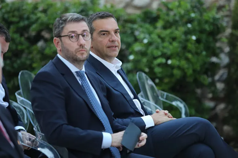 Le PASOK Alexis Tsipras attaque : une offensive politique