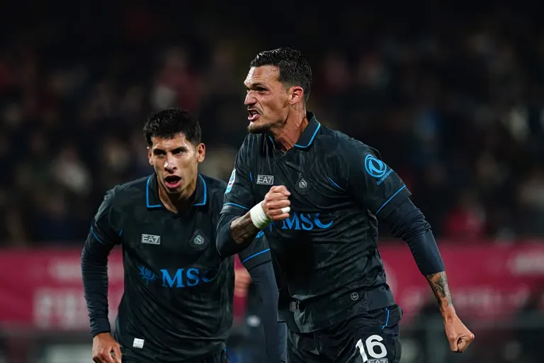 Serie A : La Juventus chute à Gênes et le Napoli bat Monza