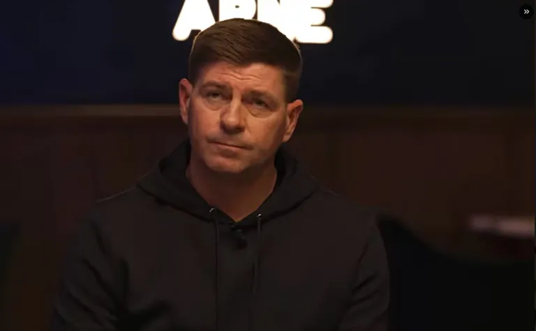 Steven Gerrard Manchester United : l'attaque contre les Red Devils