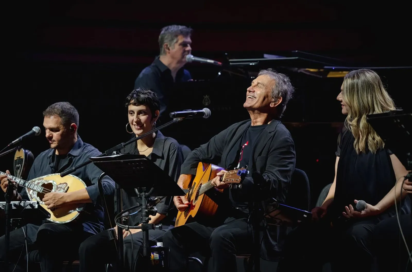 Giorgos Dalaras Revient avec des Concerts Rendant Hommage au Rebetiko