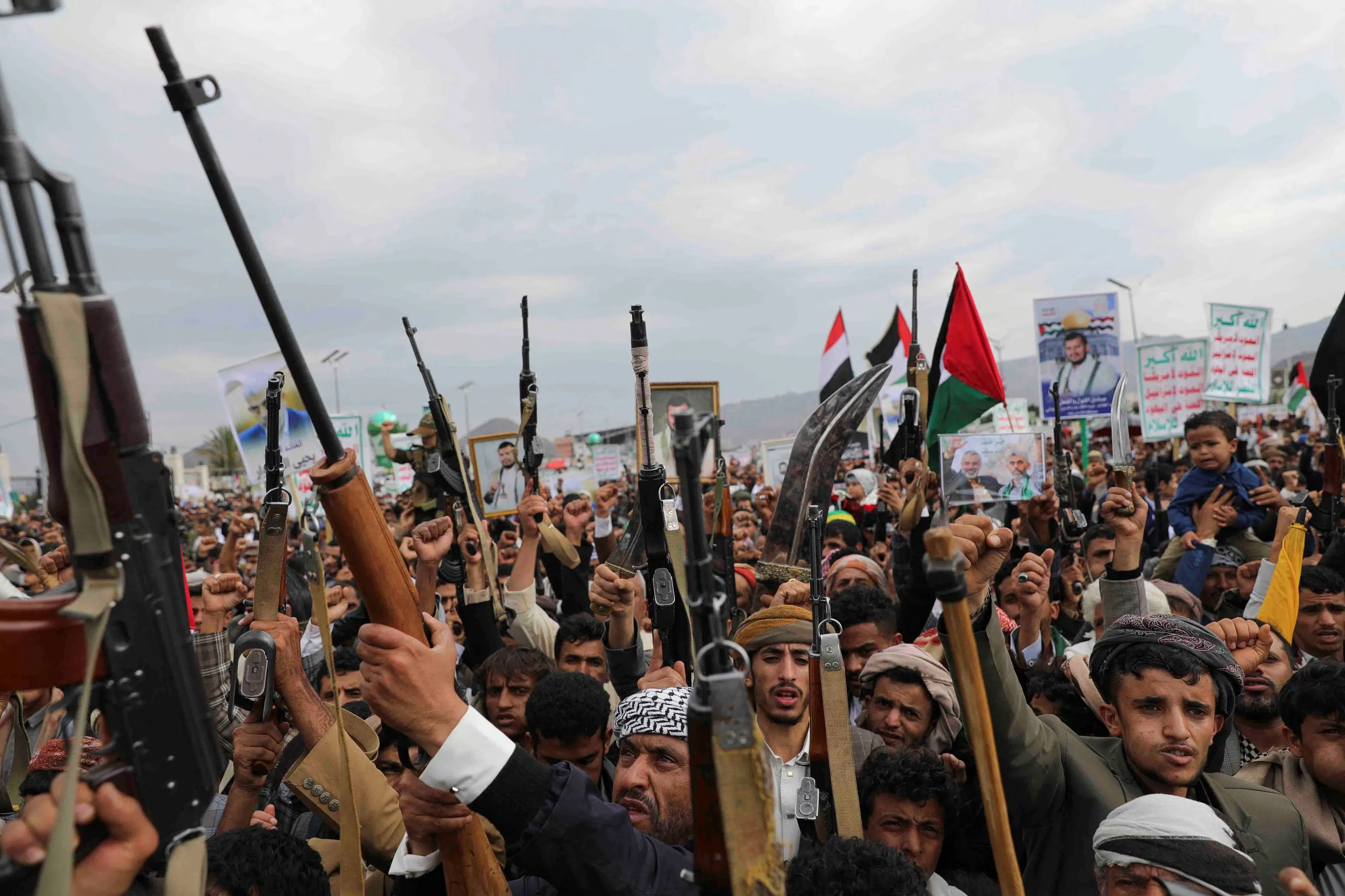 Houthis : avancées stratégiques vers Marib et le détroit de Bab al-Mandeb