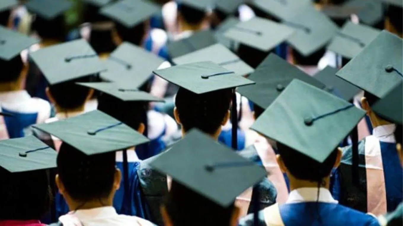 Les collèges reconnus se sentent justifiés après la décision du Conseil d'État et demandent des démissions concernant les licences des universités privées