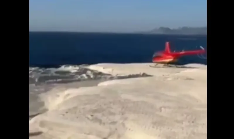 Hélicoptère à Sarakiniko: Une Polémique Éclate Autour d'un Atterrissage Insouciant sur le Site Volcanique de Milos