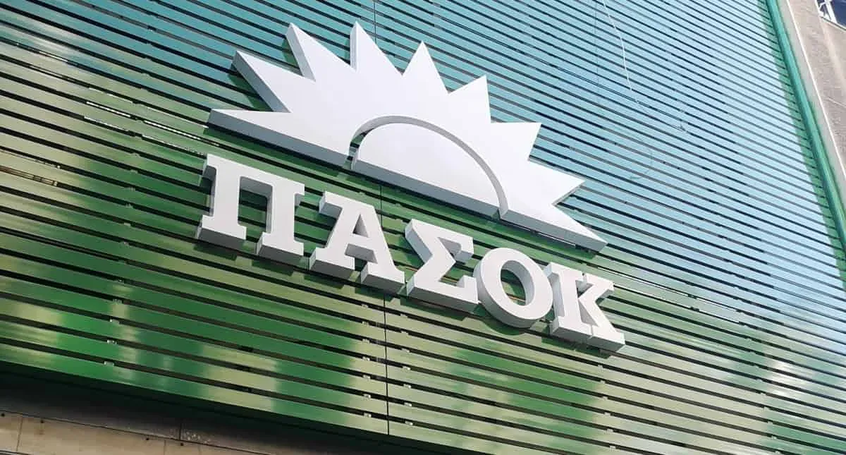 Le PASOK dénonce une opportunité manquée pour les familles et les enfants avec le plan Grèce 2.0 et le Fonds de Relance