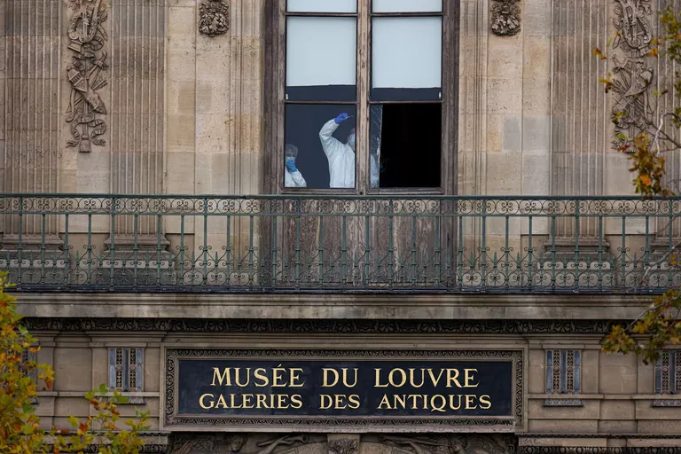 Sécurité du Louvre : un ancien voleur alerte sur les failles critiques