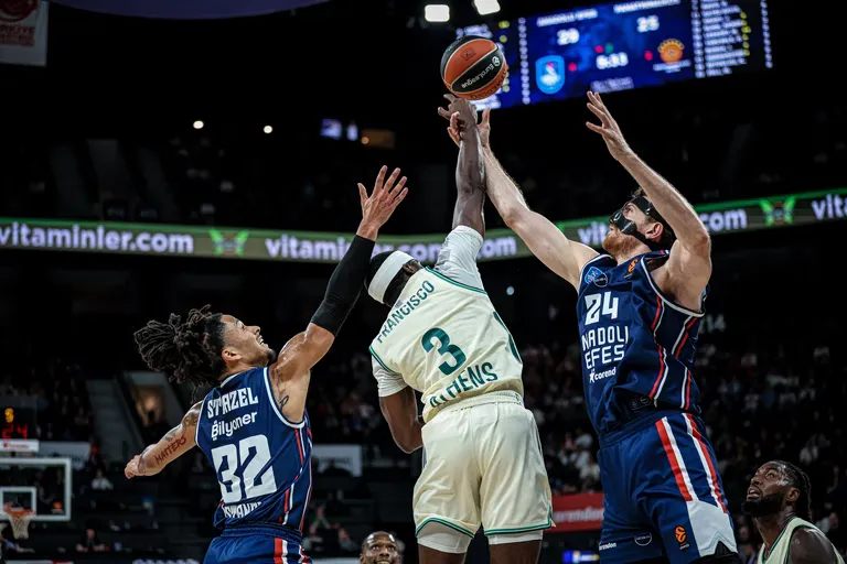 Anadolu Efes vs Panathinaikos (83-68) : l'analyse du choc Euroleague