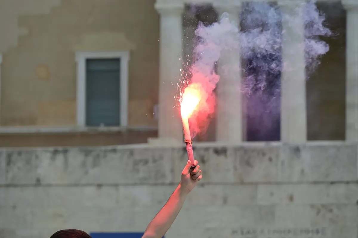 Étudiants grecs à Syntagma : la place devient le bastion de la colère