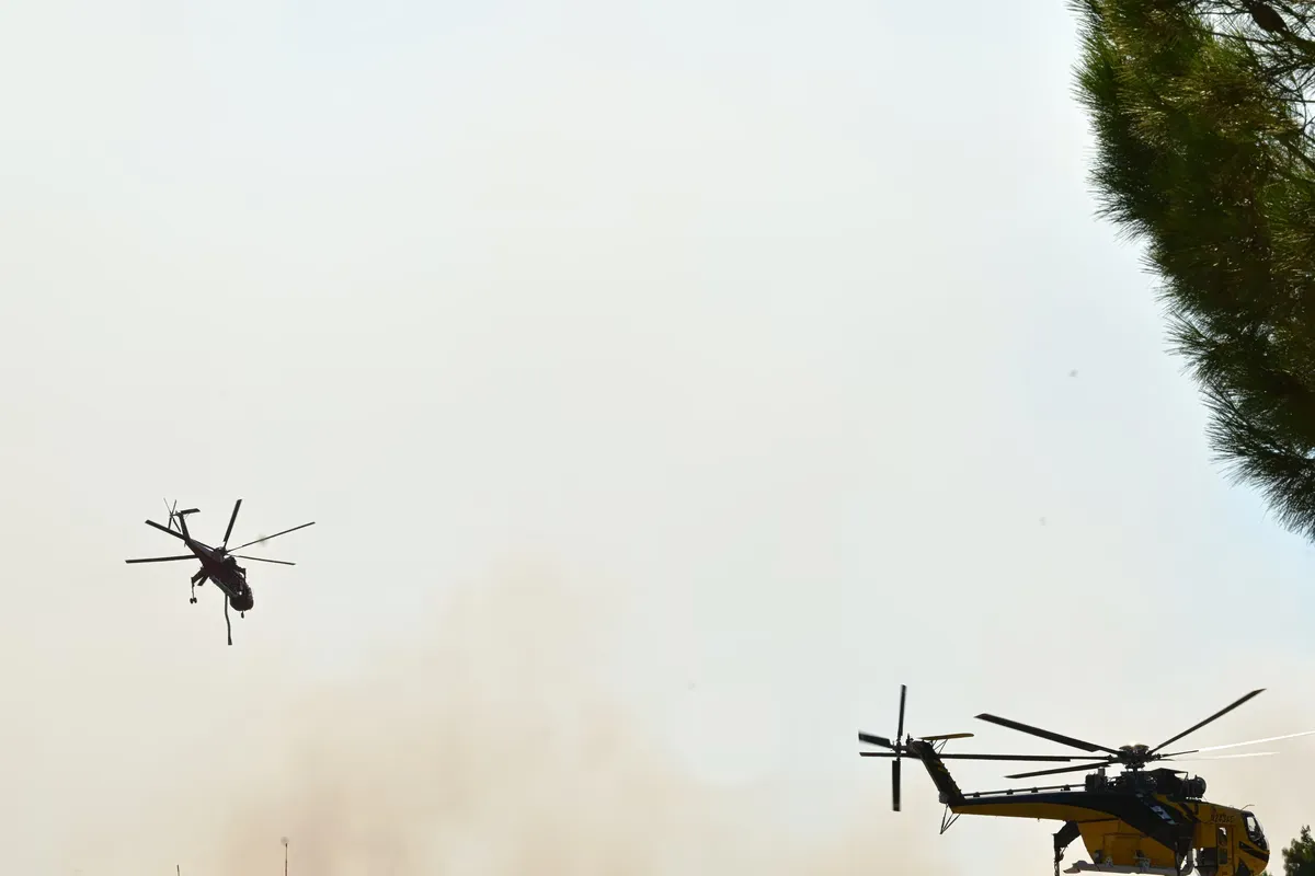 Analyse des scénarios possibles après l'accident d'hélicoptère lors des opérations d'extinction d'incendie