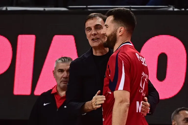 L'Olympiakos rend un hommage émouvant à Alec Peters