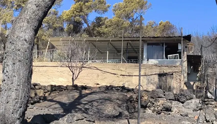 Tragédie à Salamine : Un couple de personnes âgées périt dans un incendie, leur maison épargnée