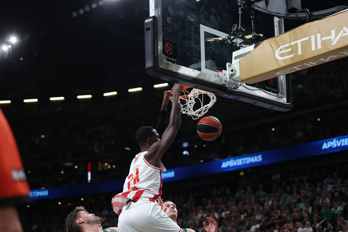Embay Enzai Olympiakos : un record de carrière marqué