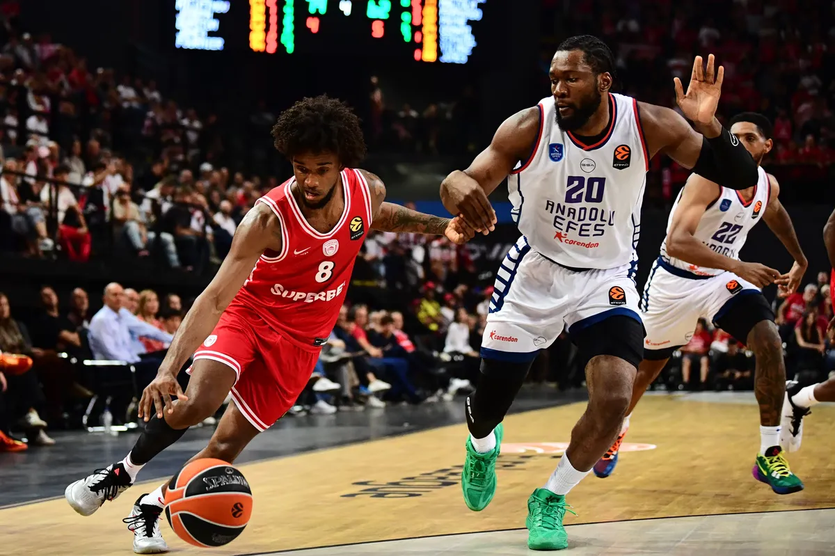 Olympiakos Anadolu Efes : domination totale à SUNEL Arena